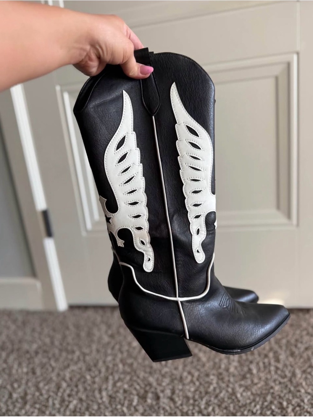 Black and White Wing-Accent Women's Western Heeled Boots